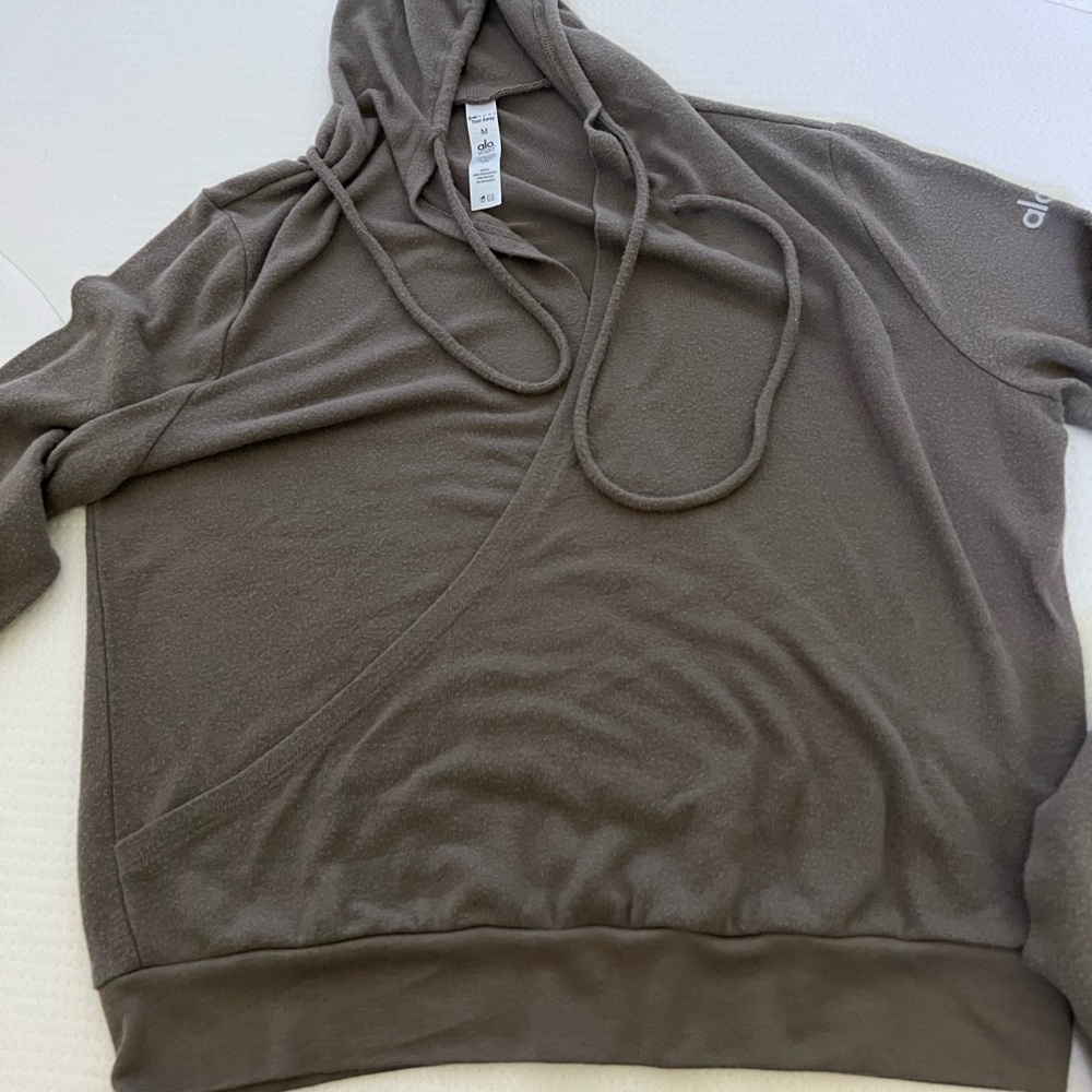 Alo Yoga Long Sleeve Cropped Sweater